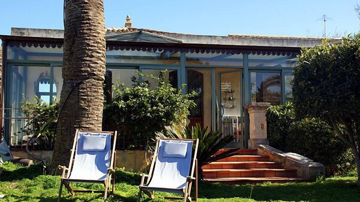 Isola House | Sicilian farmhouse from the 19th Century - close to the beach and with a large pool