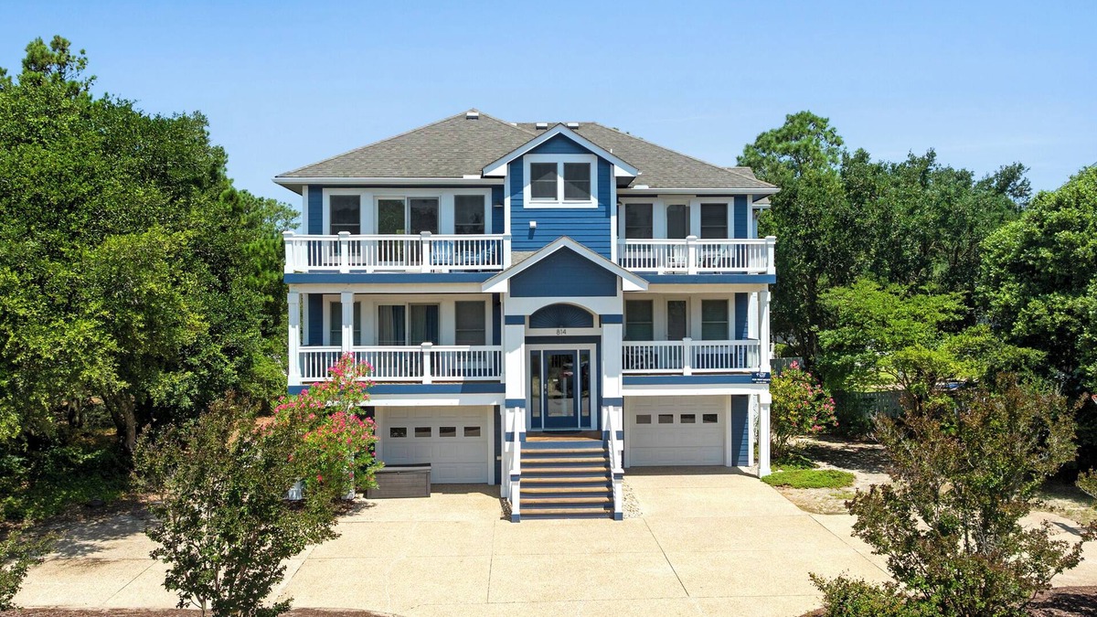 Corolla House | Sidebar: Saltwater Pool, Game Room, Club Amenities