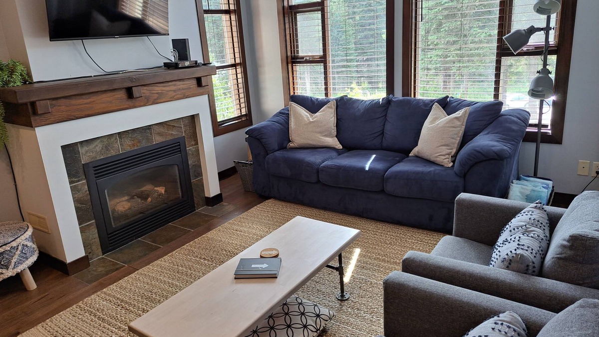 Sun Peaks Condo | SideTracked in Sun Peaks - Cozy ski in and ski out with a private hot tub