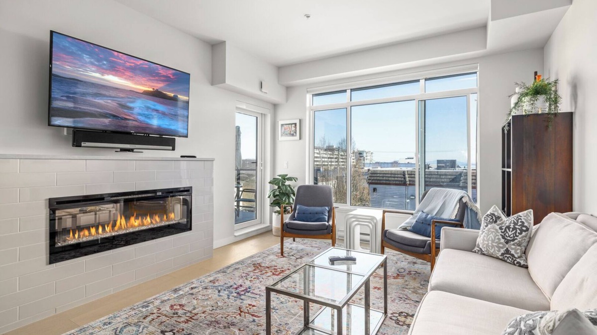 Booktown Condo | Sidney Sunnyside - Luxurious Seaside Living in Amazing Sidney by Victoria Prime!