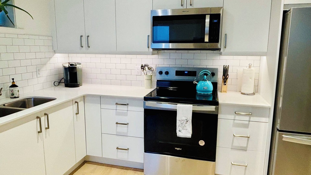 Booktown House | Sidney Sunset Suites! Winter long stay welcome!