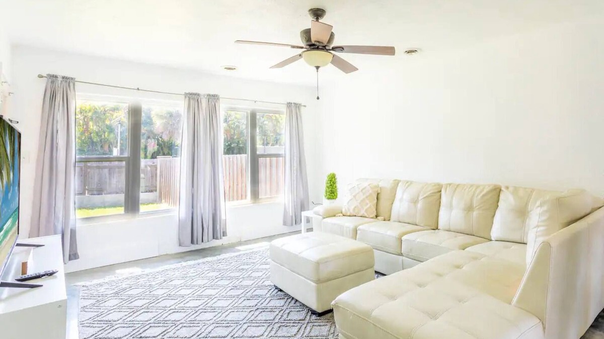 Bay Isle House | Siesta Key bungalow walking distance to beach ! name: Siesta Side (A)