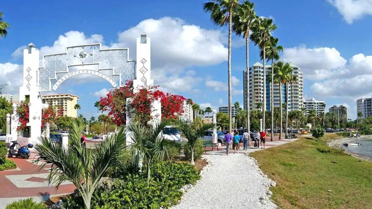 Whitfield Apartment | Siesta Studio is central to our white sand beaches, downtown, art & cultural.