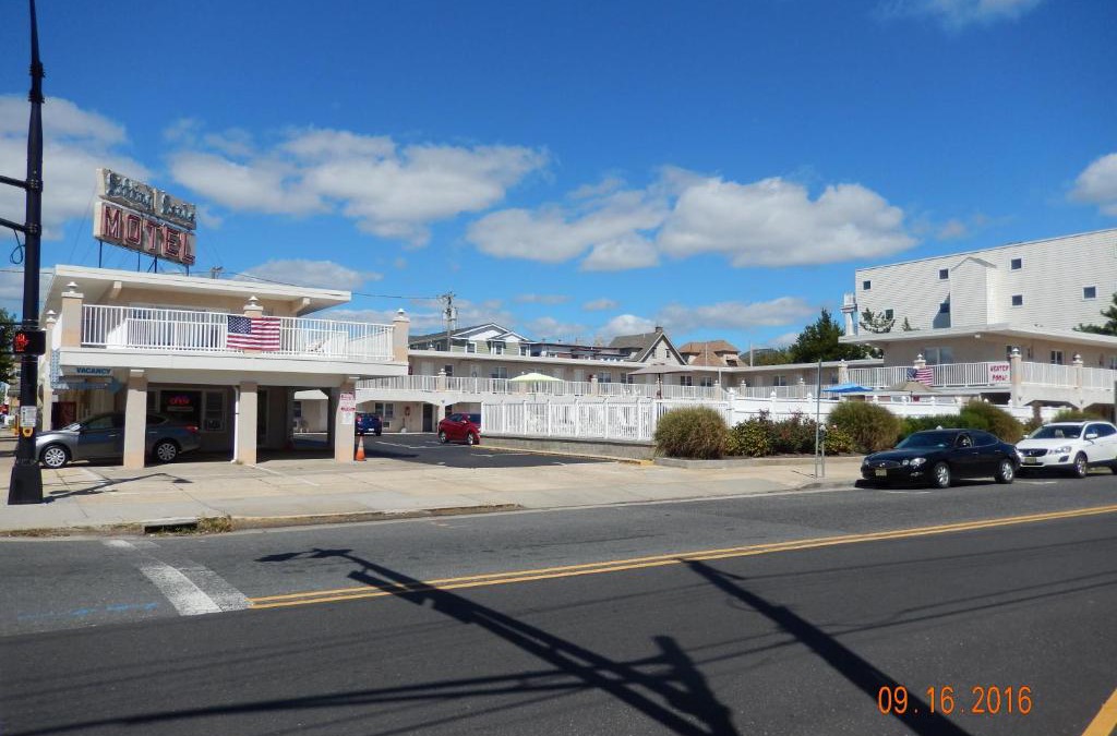 North End Hotel | Sifting Sands Motel