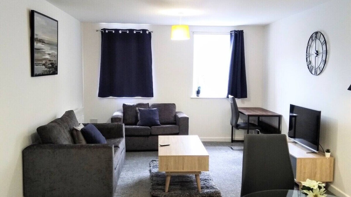 North Shields Apartment | Sigma Executive Flat 1 is 5 minutes away from the famed Fish Quay, near NS Town.
