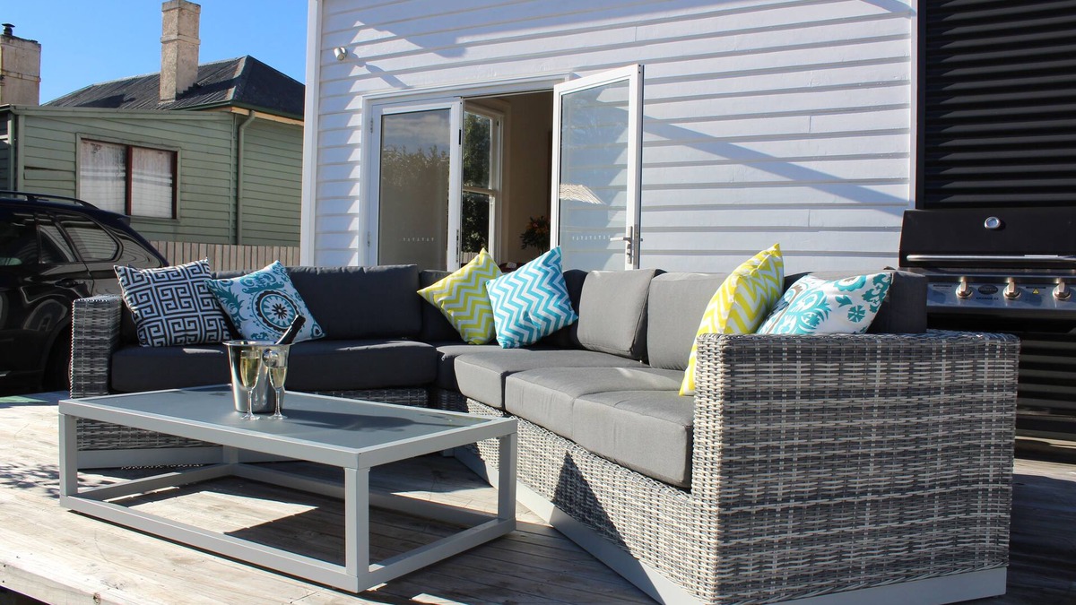 Devonport House | Signature on Gunn