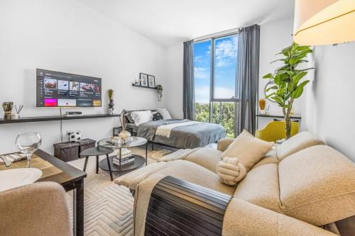 Sharjah Apartment | Silhouette Suite Studio by JK