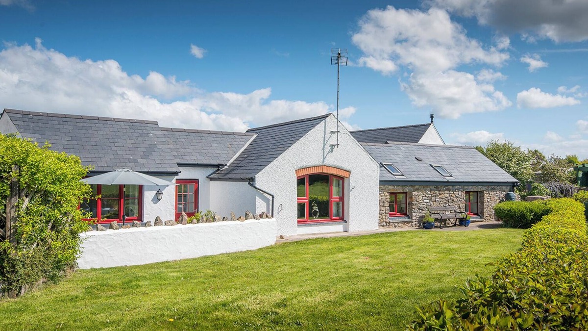 Angle House | Silk Purse, Holiday Home Angle, Sleeps 4, 2 bedrooms, bathrooms