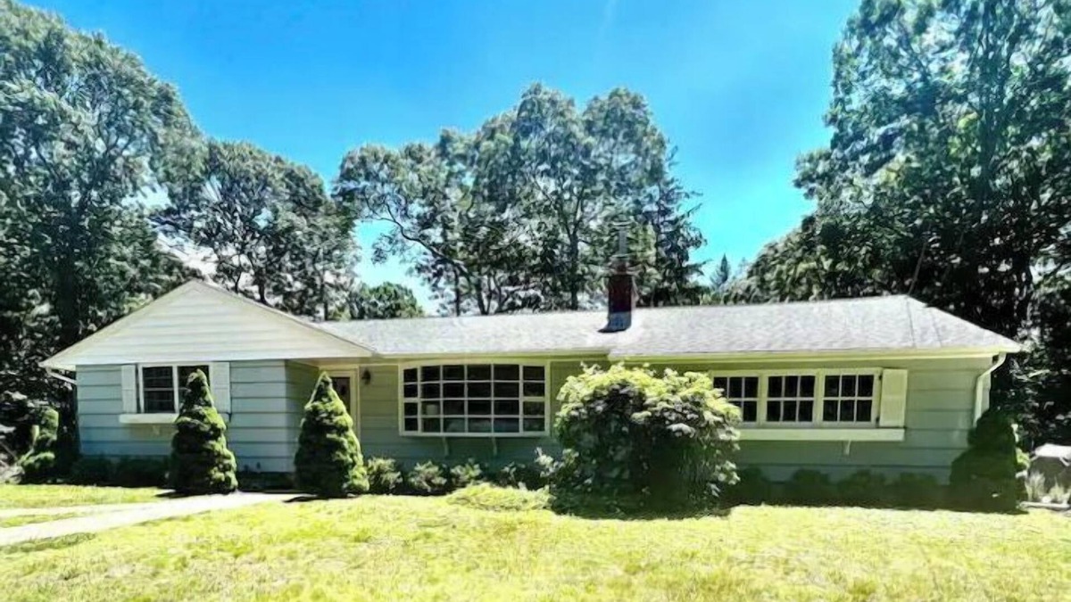 Silver Beach Cottage | Silver Beach, 3 Bedroom cottage w/pool
