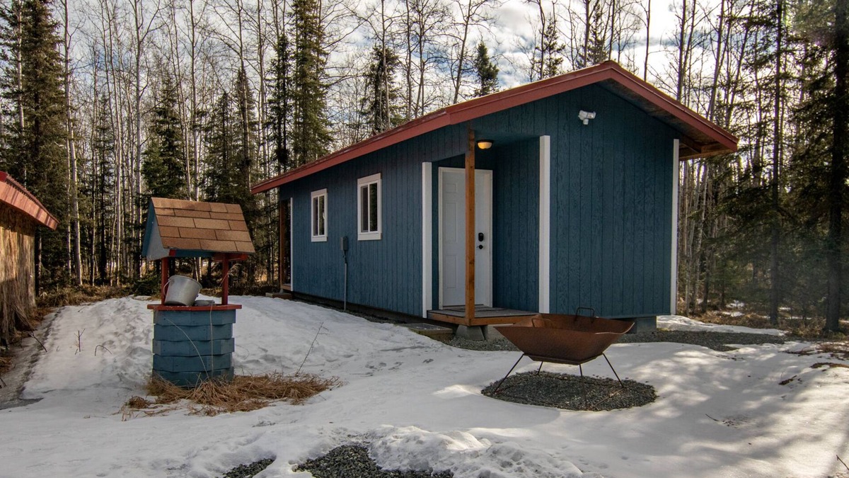 Sterling Cabin | Silver Cabin – Dry Cabin with Bunks | Fish On!