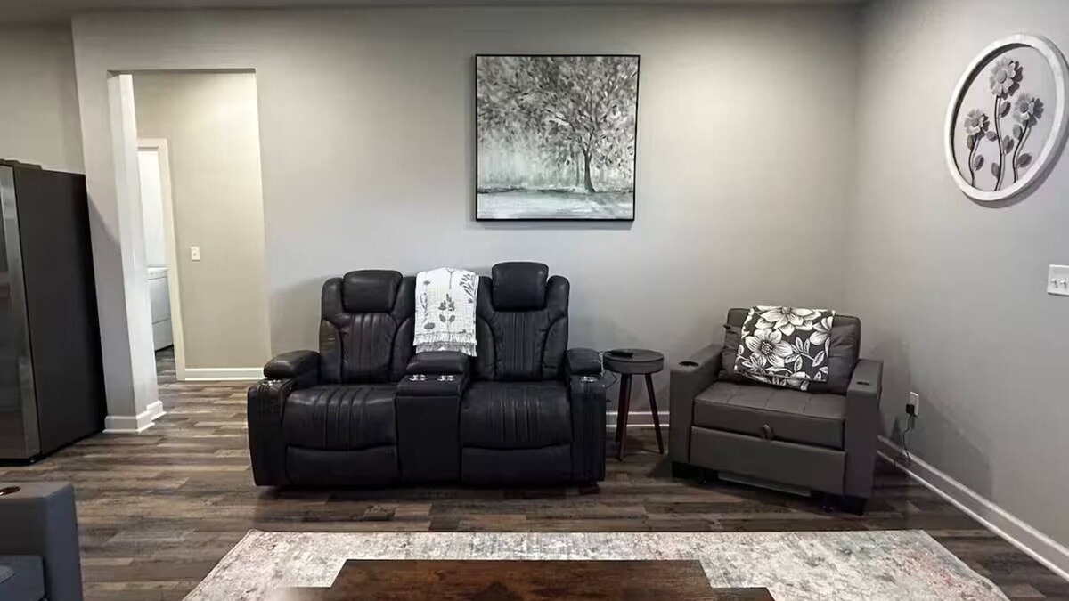 Stillwater House | Silver Leaf