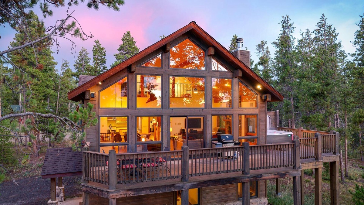 Sunset Ridge House | Silver Lining Lodge 374 I Amazing Views I Private Hot Tub I Best Price I Discounted Attractions