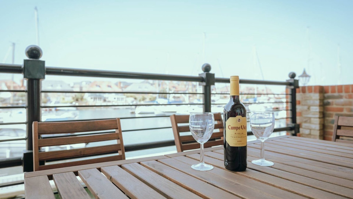 Eastbourne House | Silver Strand - stunning marina views, stylish design, parking & 3 bathrooms!