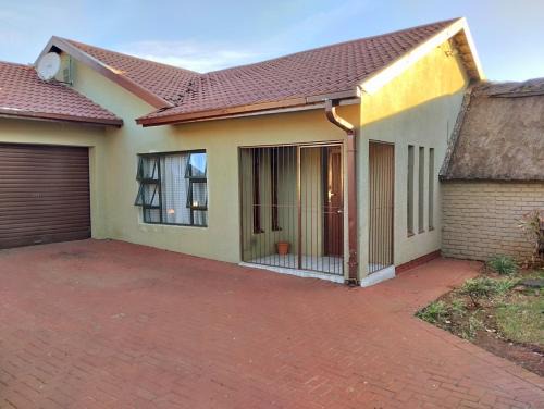 Middelburg House | Silver Vain