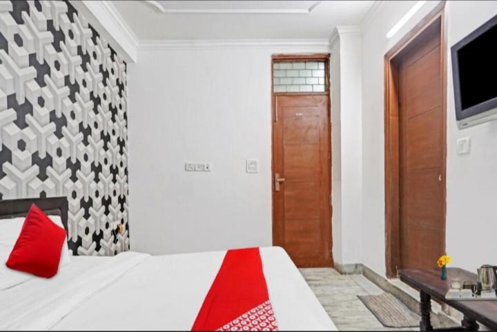 Malviya Nagar Hotel | Silver Villa