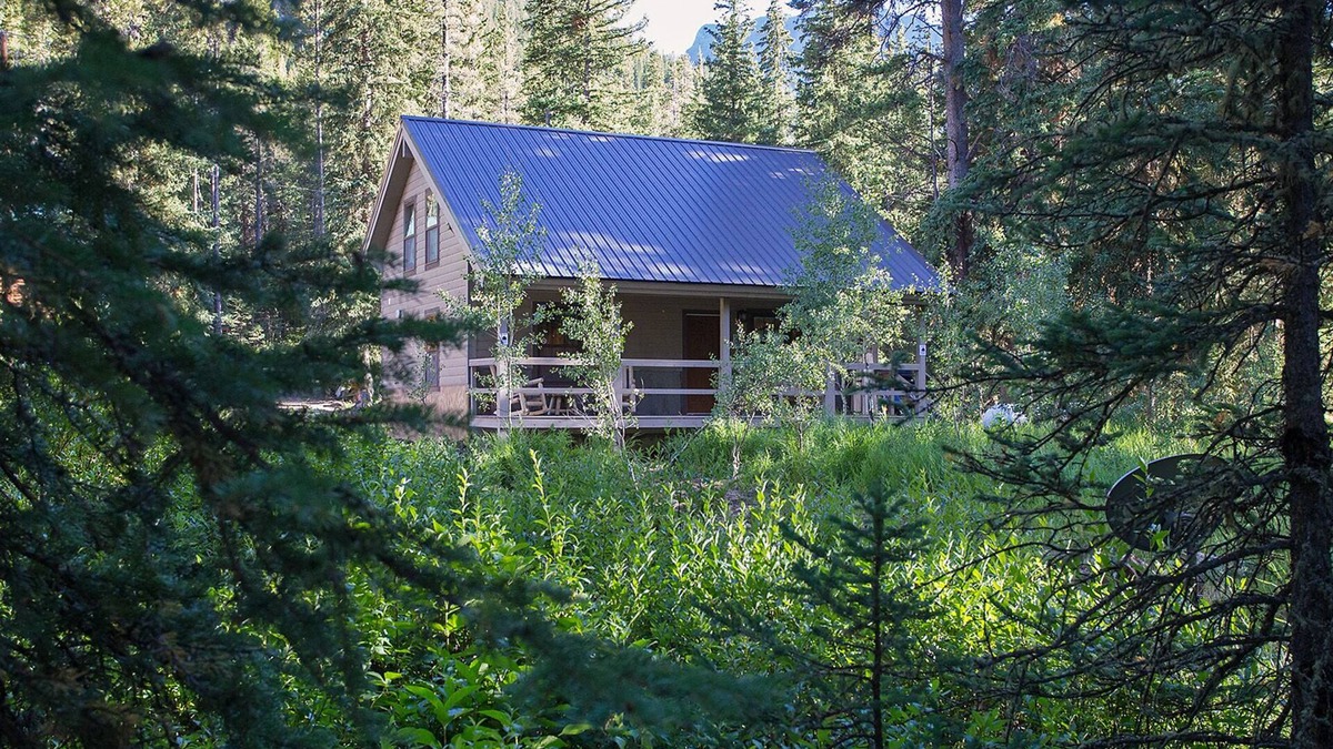 Silver Gate Cabin | Silver Willows Ursa Cabin on 4 Acres by the Creek