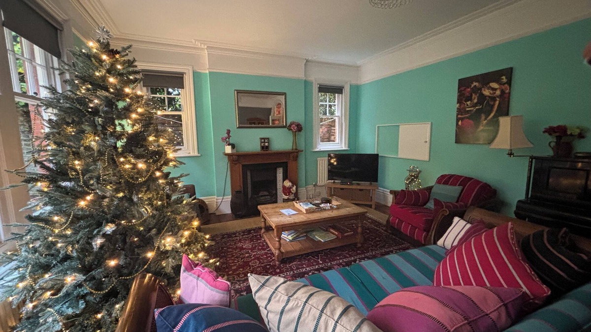 Eastbourne Seafront Apartment | Silverdale Starlight spacious apartment with garden & parking