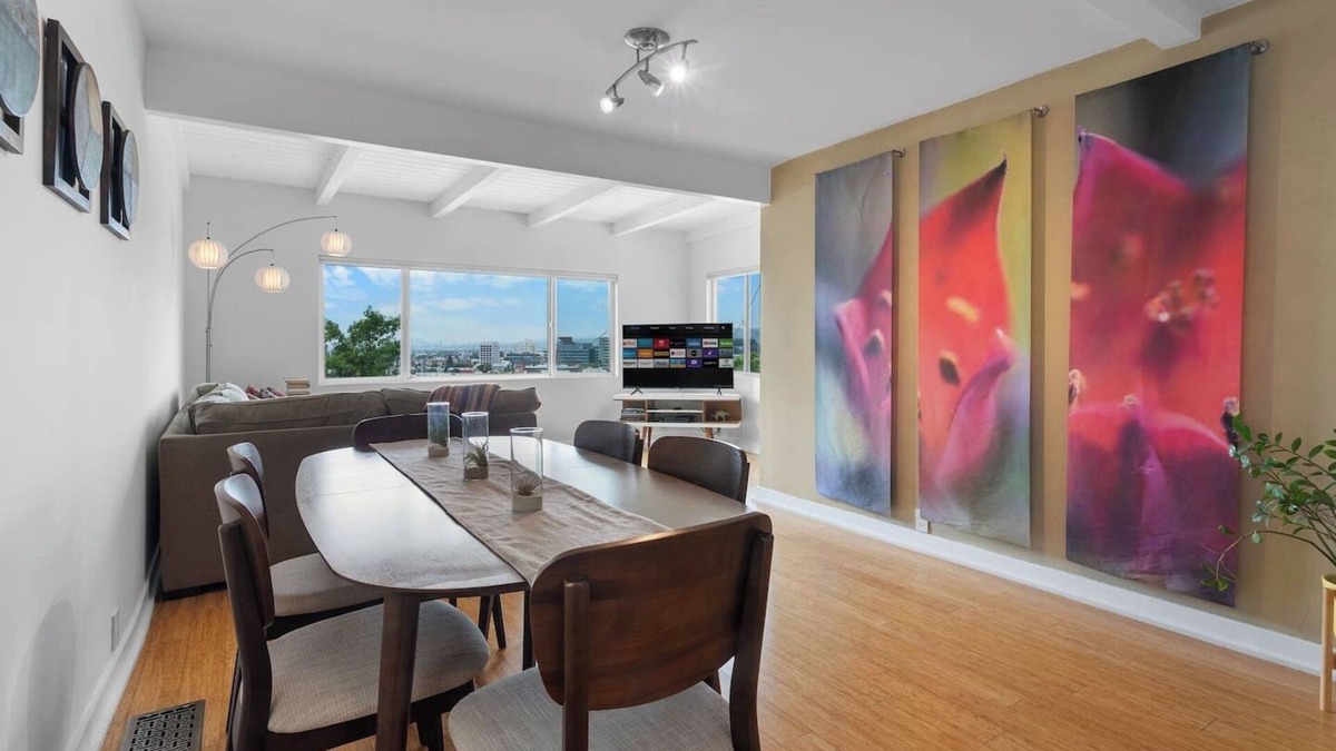 Los Feliz Apartment | Silverlake stunner w/deck and Hollywood sign views