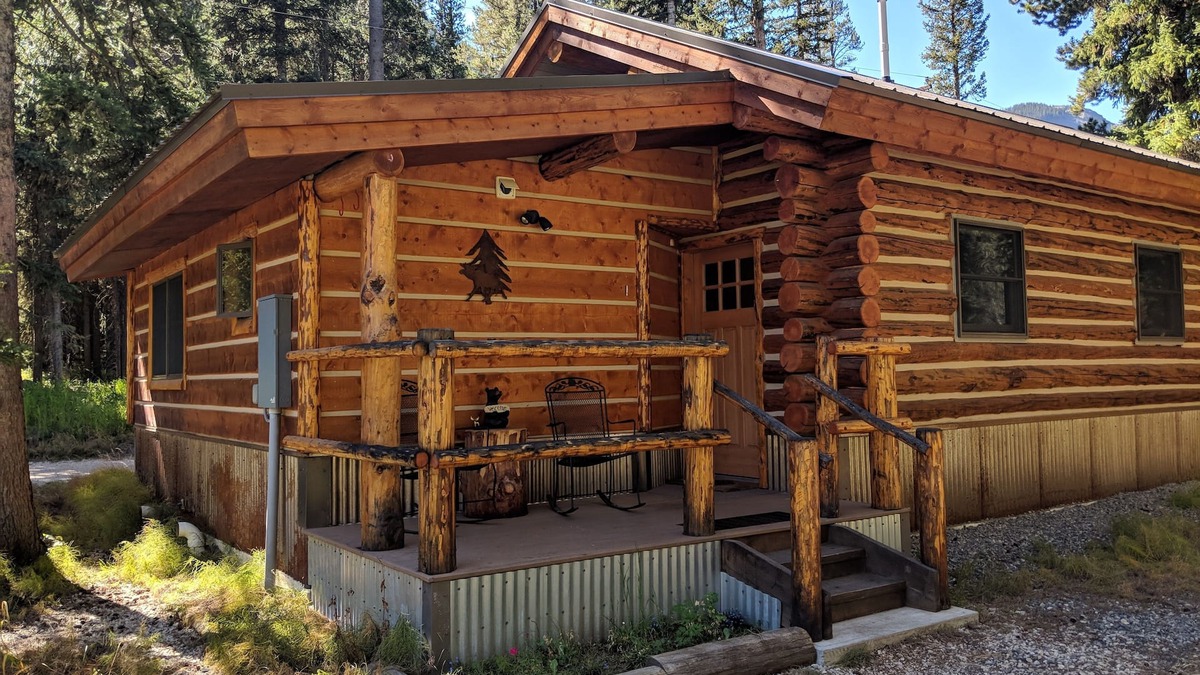 Silver Gate Cabin | SilverTip Cabins-Next to Yellowstone's NE Entrance, Silver Gate, MT