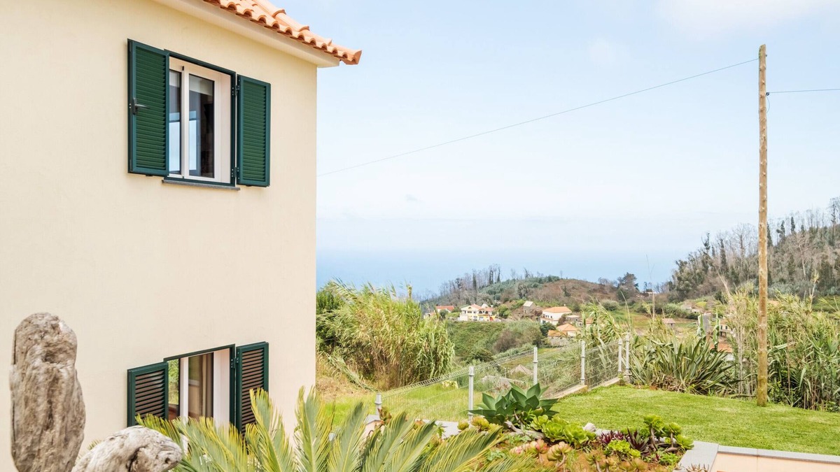 Porto Moniz Cottage | Simone haystack by Homie