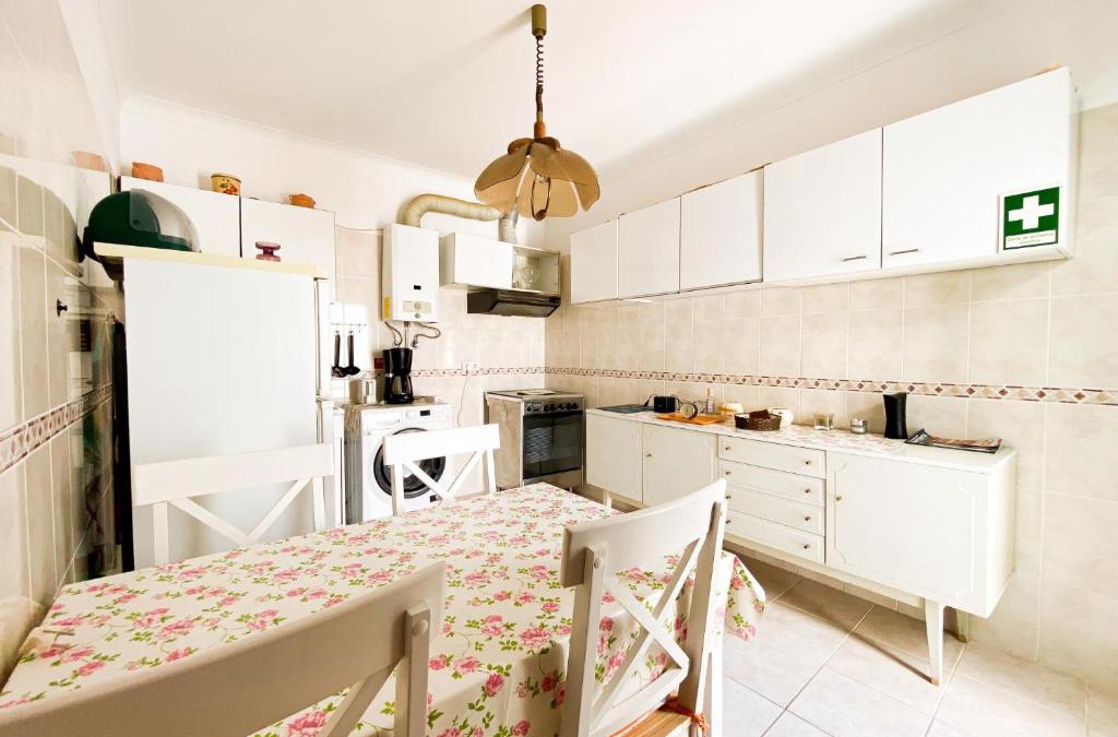 Espiche Apartment | Simple Beach Lovers' Retreat in Espiche #1888