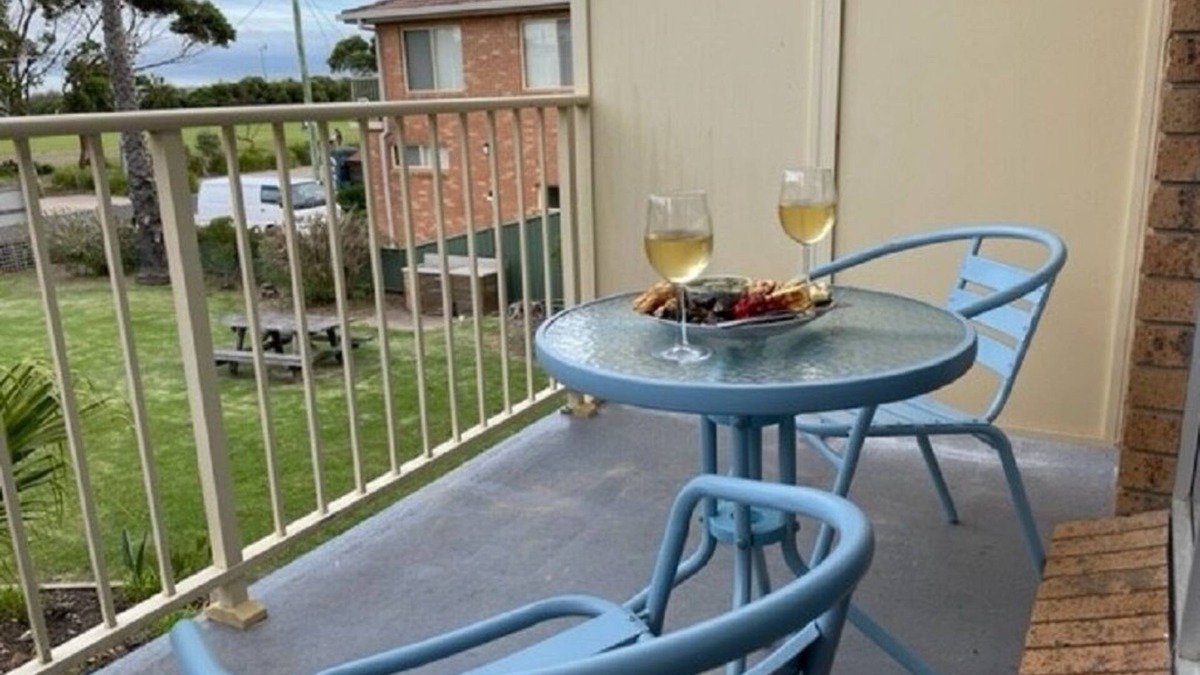 Merimbula Apartment | Simple, clean and tidy beach unit opposite the beach
