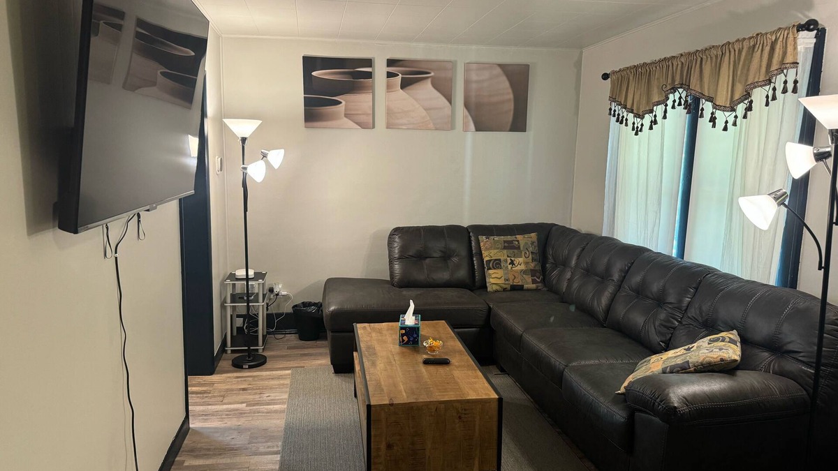 Ypsilanti House | Simple, Easy, Compact Ypsi Home