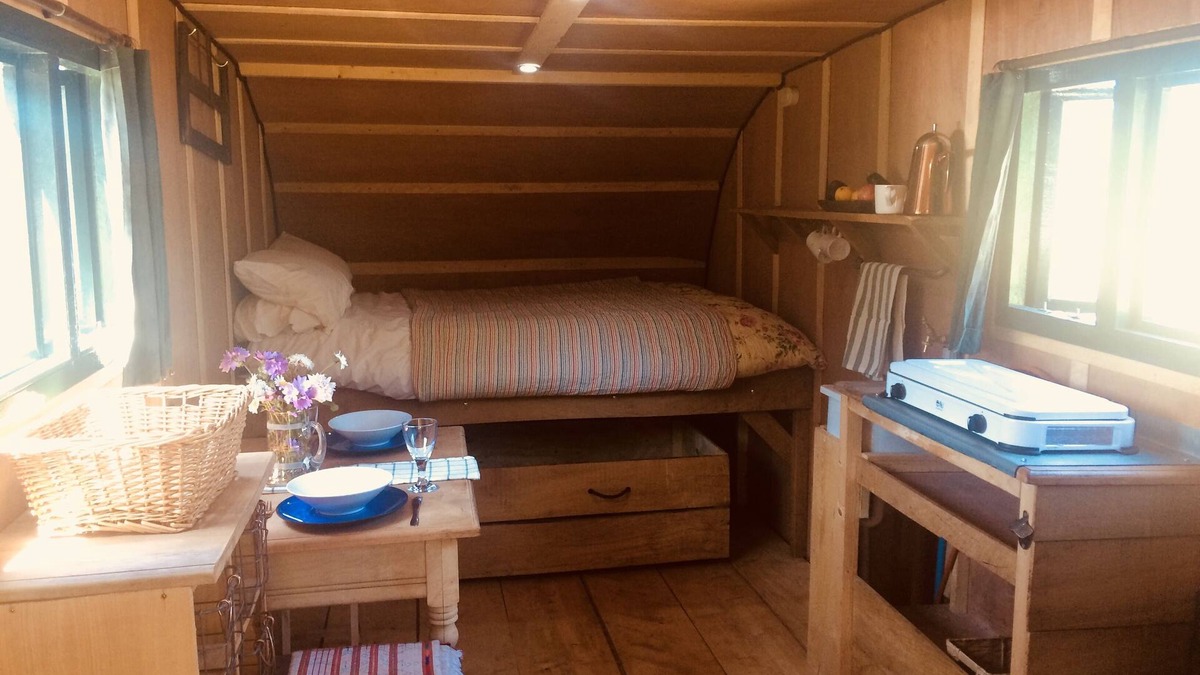 Bridport Cabin | Simple, idyllic rural cabin, with sea views, peace but nearby local amenities