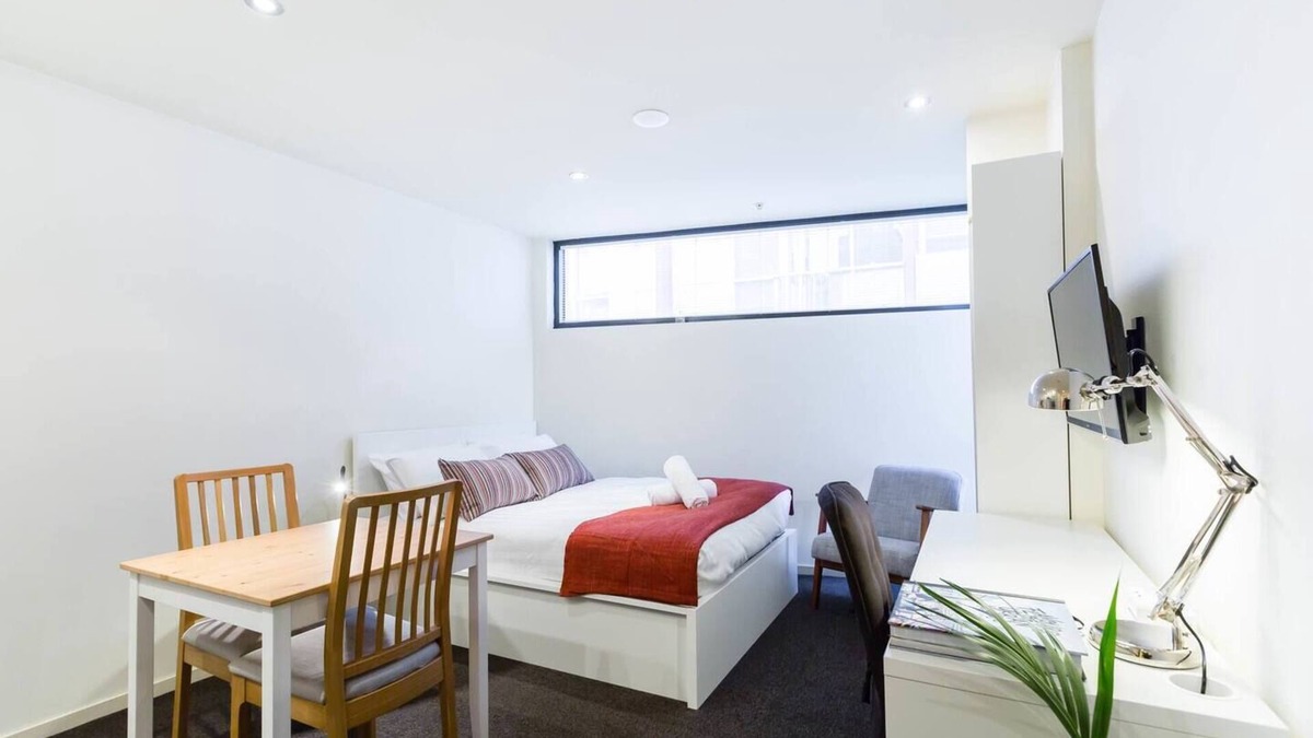 Carlton South Apartment | Simple on Swanston A Central Student Studio