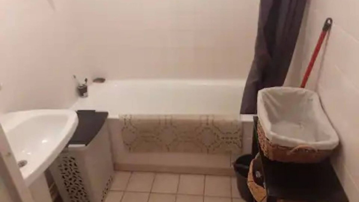 L'Isle-d'Abeau Apartment | Simple, quiet 50m2 apartment on top floor