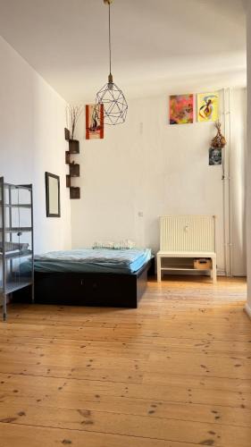 Mitte Apartment | Simple Room Berlin Mitte Artist and LGBTQ friendly