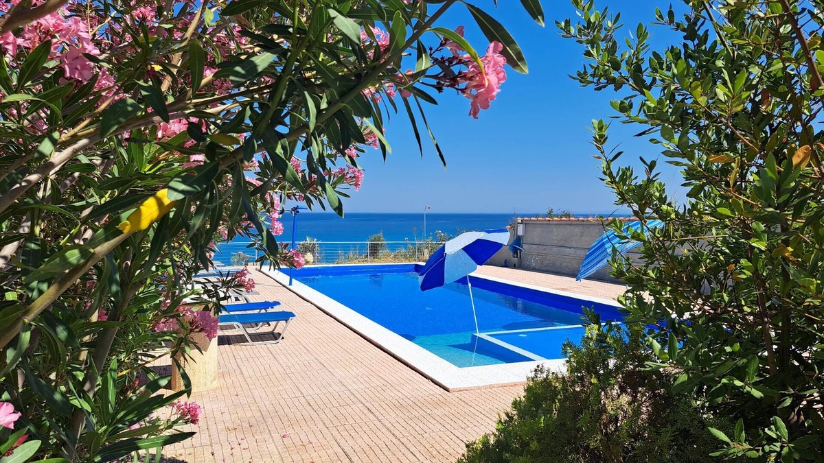 Andravida-Kyllini Apartment | Simple seafront flat with pool in Ilia, Peloponnese, Greece