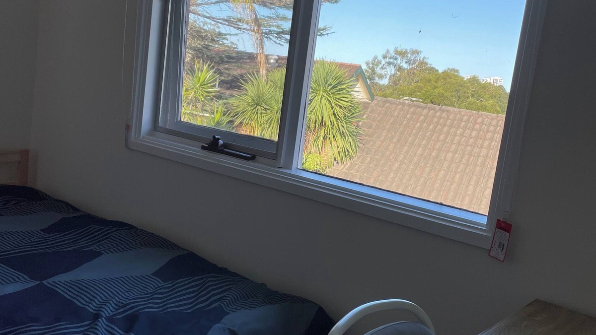 Marsfield House | Simple sunny room at a quiet location