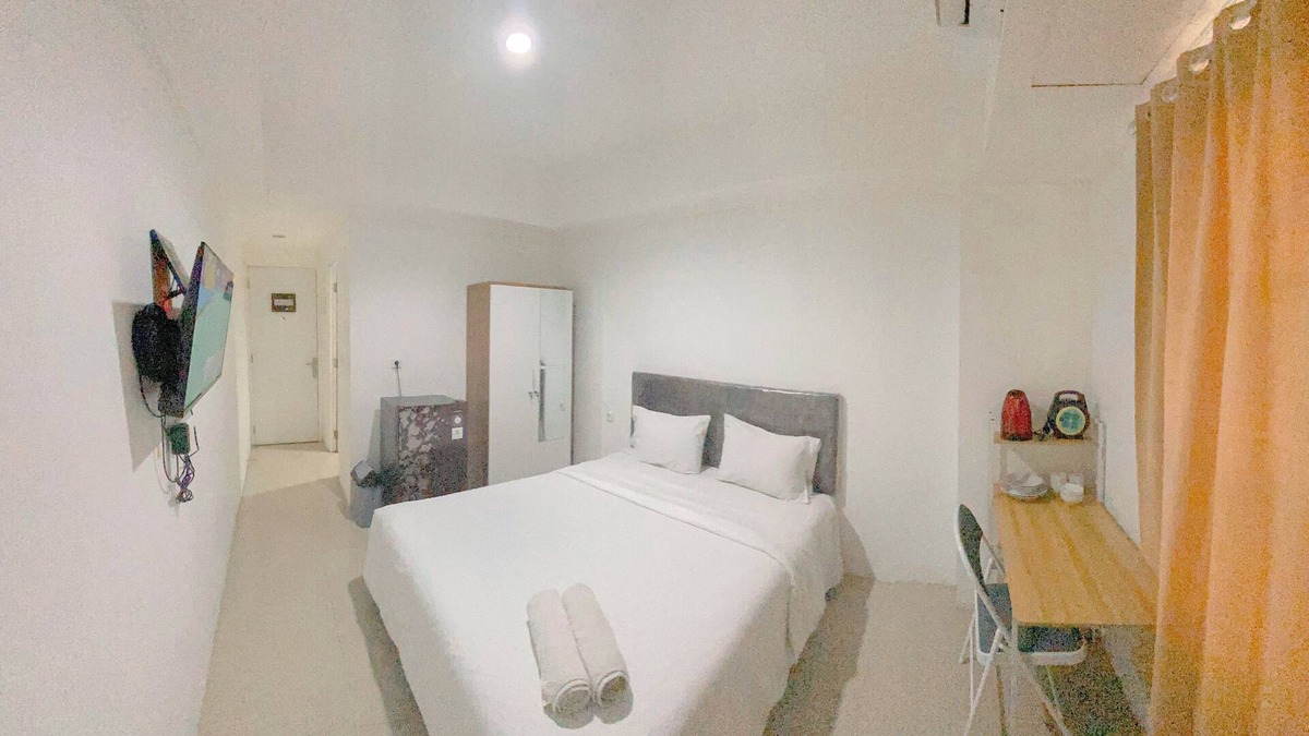Jatingaleh Apartment | Simple White Accent Studio At Apartment Paltrow City