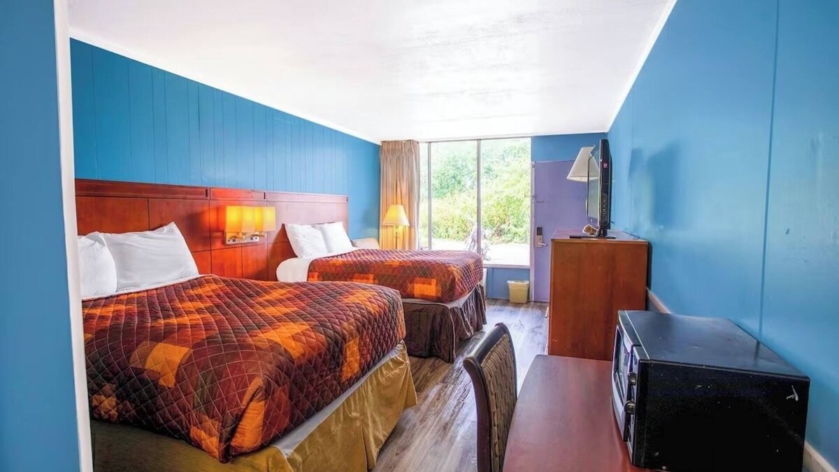 Kernersville Hotel | Simplify Travel with Convenient Room Near Piedmont Triad Airport