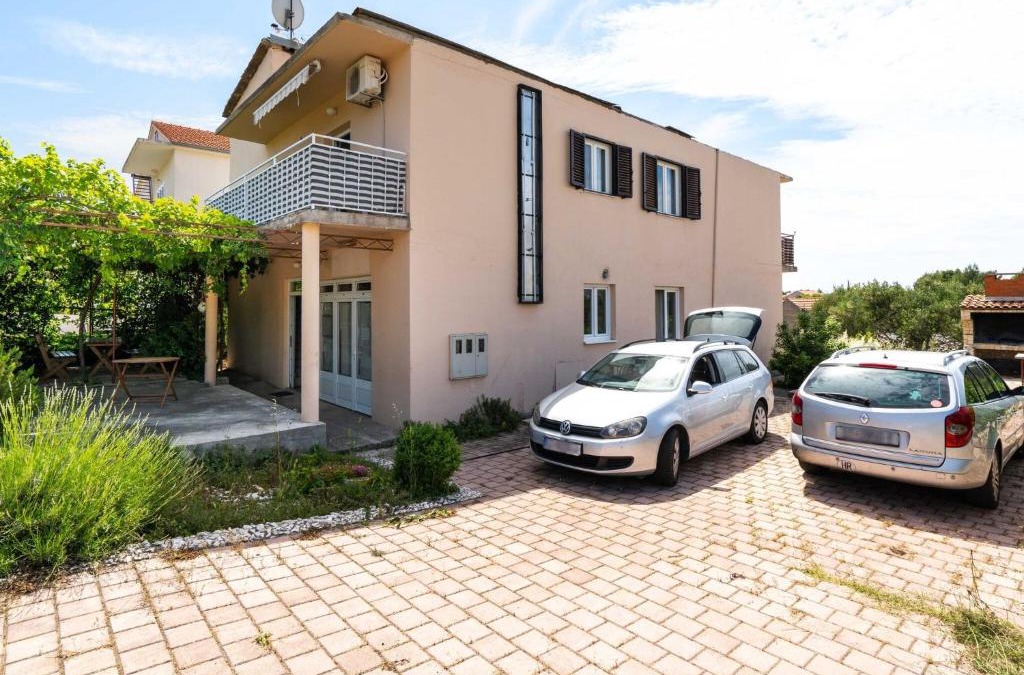 Rogoznica Apartment | Simplistic Apartment in Rogoznica near Sea Beach