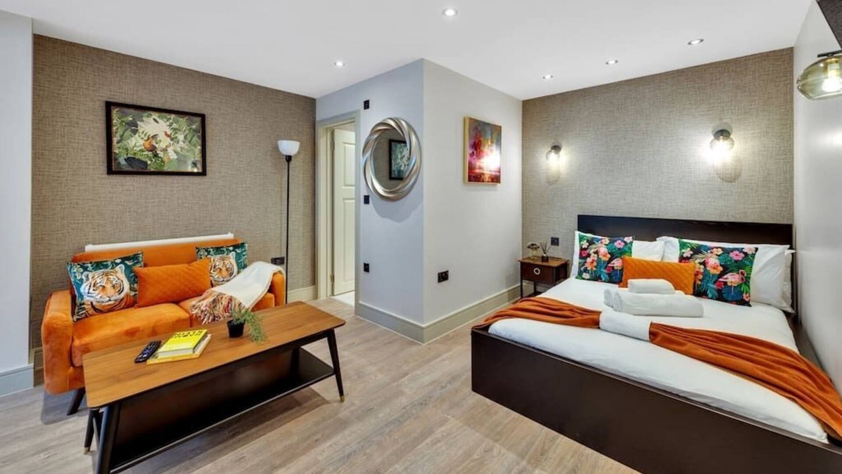 Whyteleafe Apartment | Simply Beautiful Studio Apartment in Warlingham