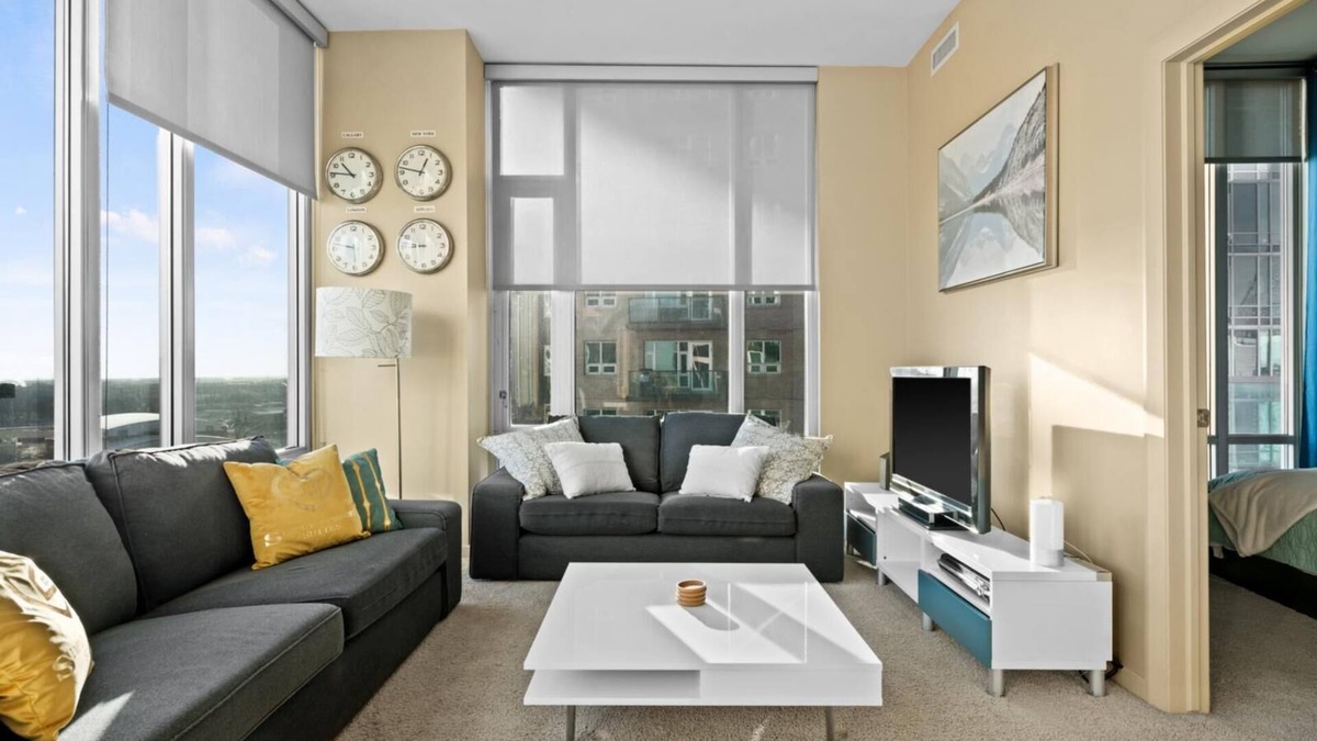 Victoria Park Apartment | Simply Comfort. Trendy 2Br Apartment Downtown Parking