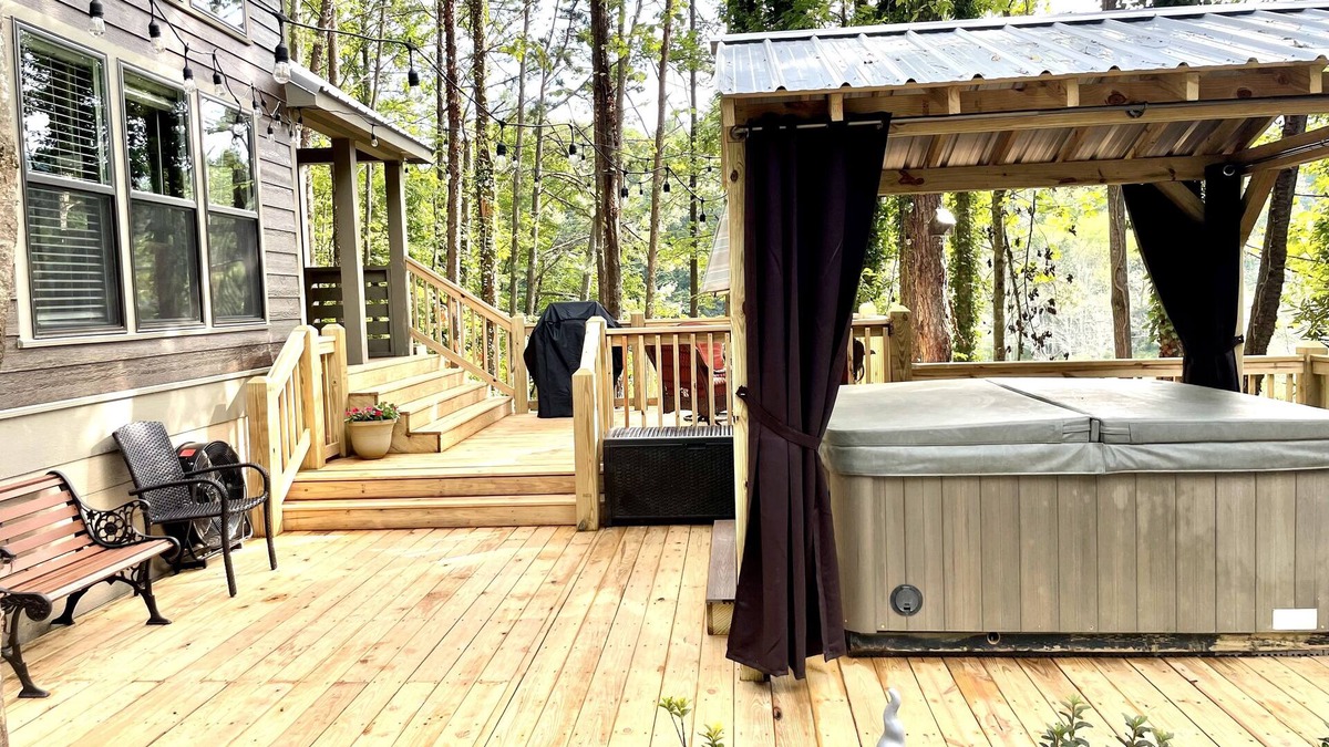 Brevard Cottage | Simply irresistible - serenity by the pond