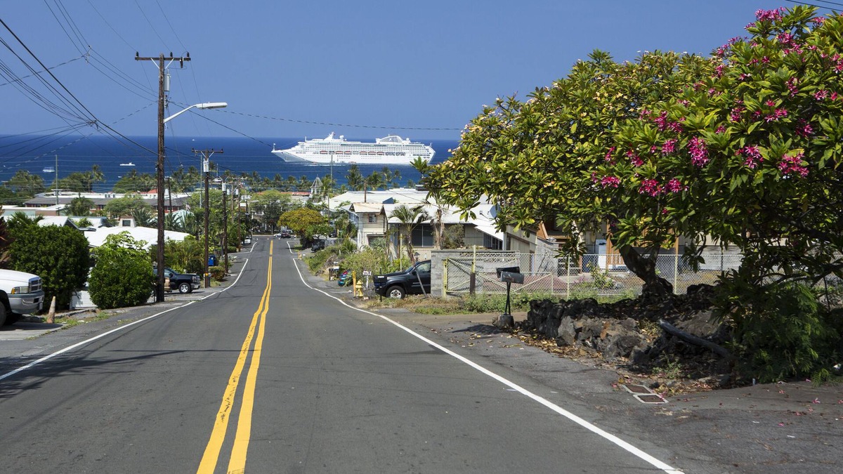 Historic Kailua Village House | Simply perfect! No one can beat 10 minutes walking to town, yet no traffic noise