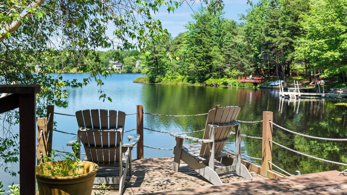 Long Pond House | Simply Shores by AvantStay | Private Beach + Dock | Lake Overlook