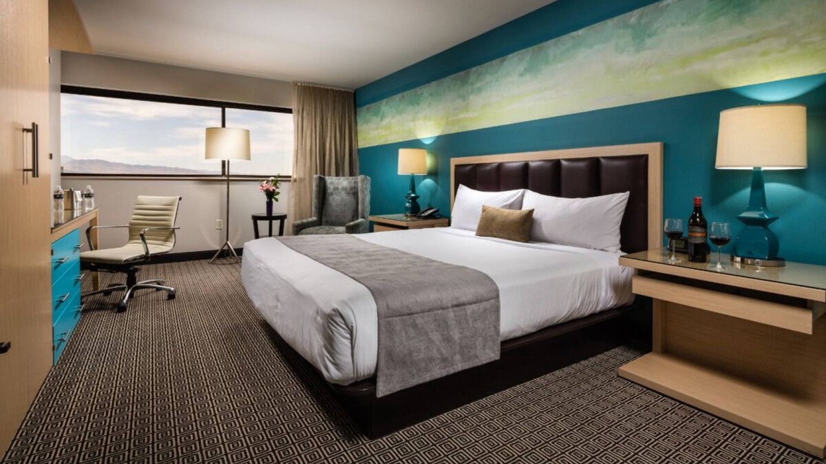 Downtown Las Vegas Hotel | Sin City Getaway! 4 Contemporary Accommodations, City View, Pool, Free Parking!