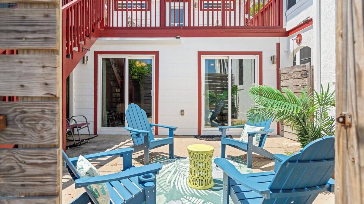 Galveston Condo | Sinatra Cottage · Classic Charm by Ocean Town