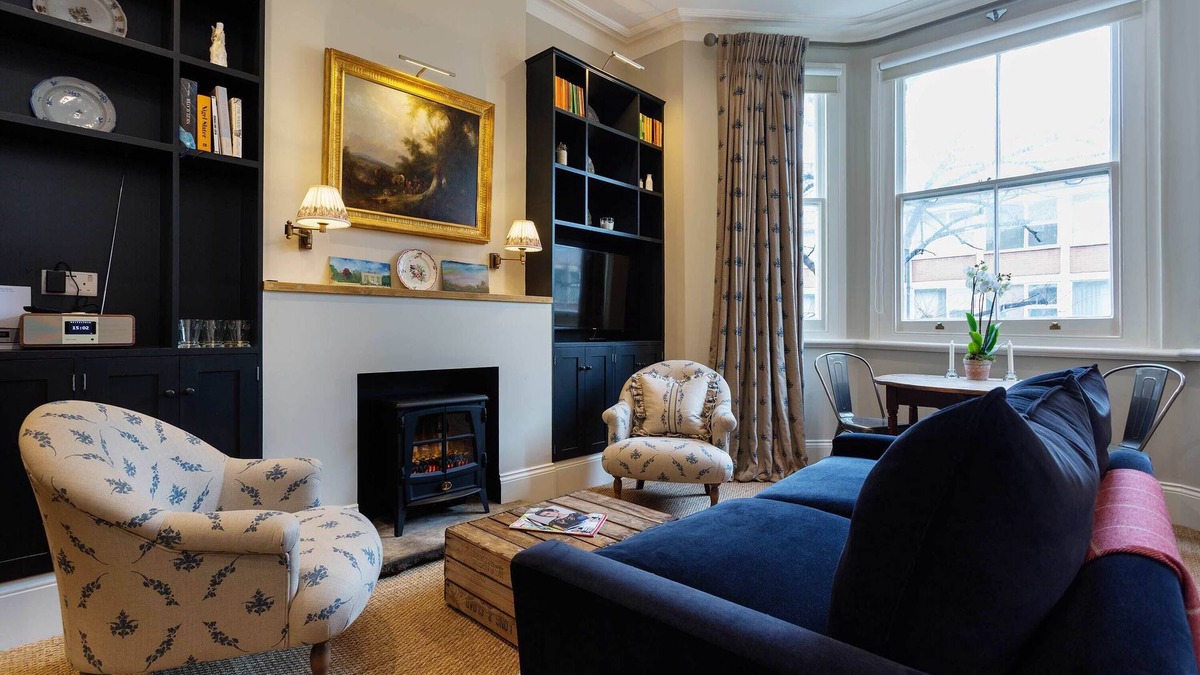 Addison Apartment | Sinclair Sophistication, by Veeve