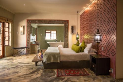 Pollok Beach Hotel | Singa Lodge - Lion Roars Hotels & Lodges