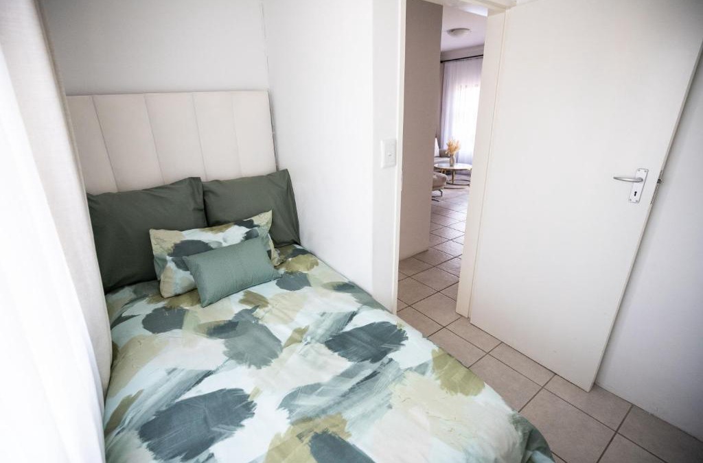 Govan Mbeki House | SINGLE Bedroom No Loadshedding House