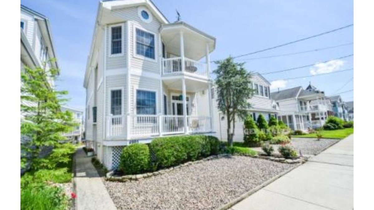 South End House | Single Family Beach Home