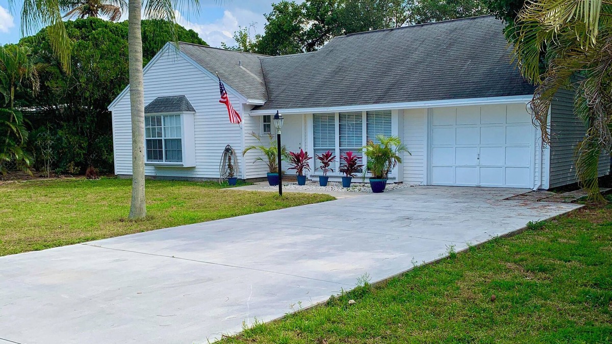 Jensen Beach House | Single Family House with Yard and Long driveway