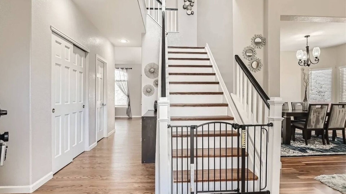 Centennial House | Single Family Near Denver Large home 5bed/4bath. Pet friendly