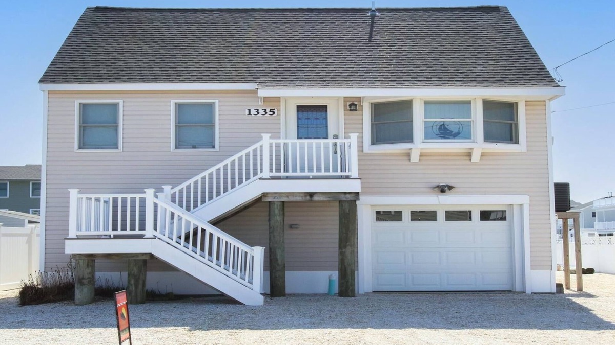 Beach Haven West House | Single family. Waterfront. Boat Slip. Beach Haven West. Private yard. WIFI.